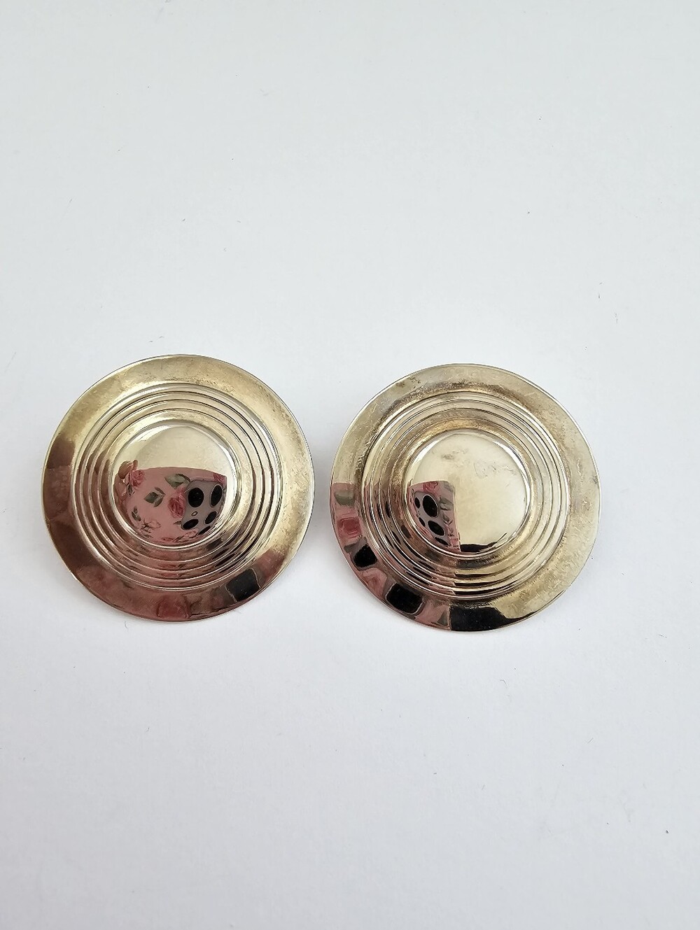 Vintage MONET Silver Tone Ridged Concentric Circle Dome Button Earrings – 1.25"